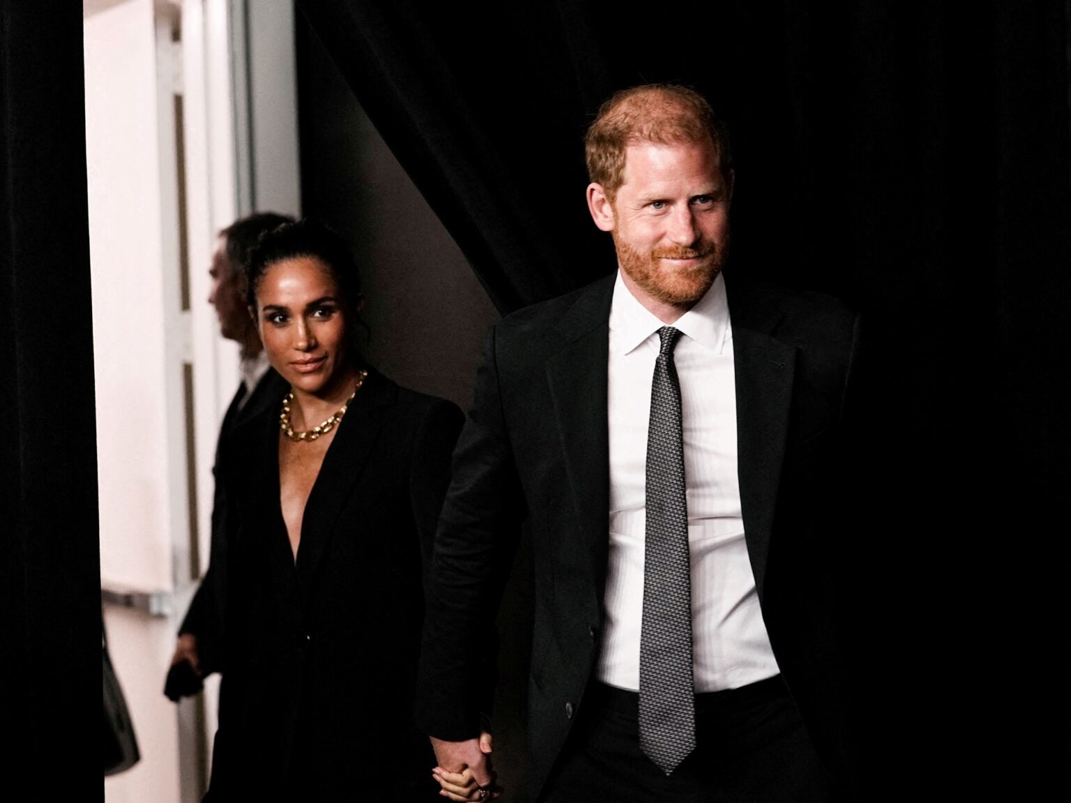 La corona británica: los hijos de Harry y Meghan cambian de escuela por razones de seguridad | FM Avenida