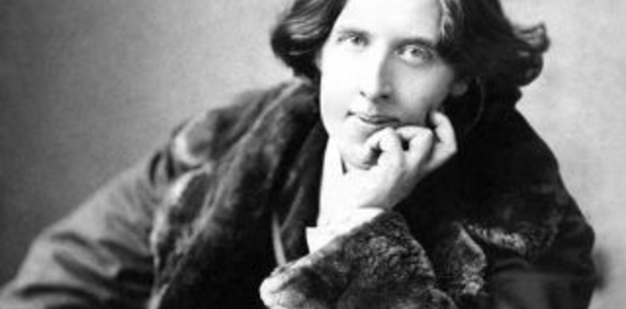 La frase de Oscar Wilde, poeta irlandés, sobre el deseo: “La única manera de librarse de una tentación es ceder ante ella” | FM Avenida