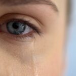 La psicología dice que una muestra inesperada de cariño puede hacer llorar, provocar calor en el pecho o incluso escalofríos, una reacción emocional que aparece cuando aumenta de forma repentina la sensación de cercanía | FM Avenida