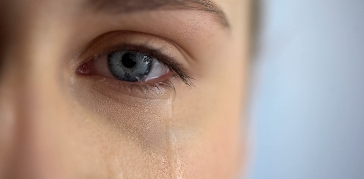 La psicología dice que una muestra inesperada de cariño puede hacer llorar, provocar calor en el pecho o incluso escalofríos, una reacción emocional que aparece cuando aumenta de forma repentina la sensación de cercanía | FM Avenida