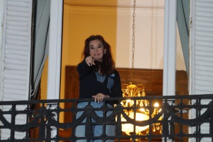 La última encuesta que le llegó a Cristina y muestra un empate para la elección presidencial 2027 | FM Avenida