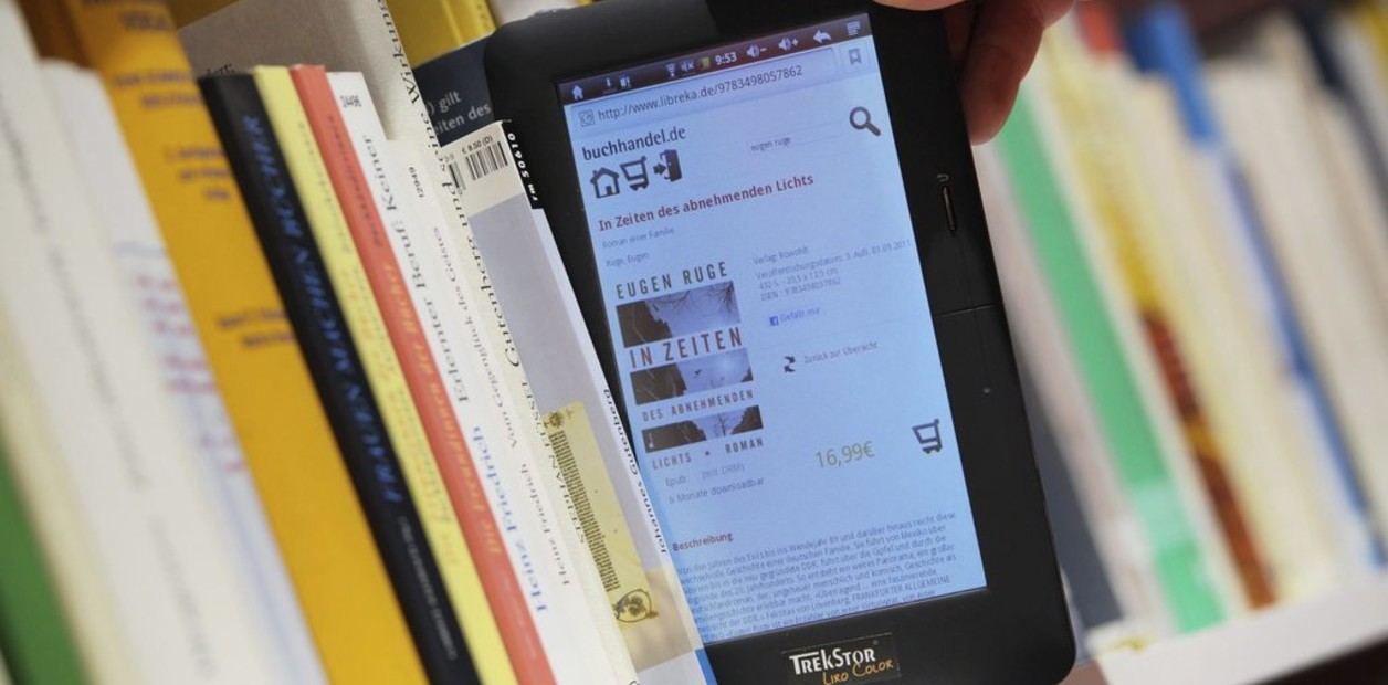 Los libros ya no necesitan ser leídos: la cultura de la novedad y sus paradojas | FM Avenida