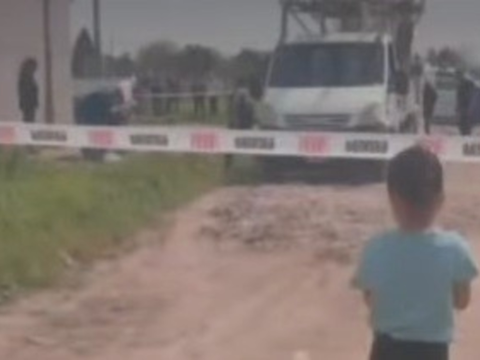 Macabro hallazgo en Merlo: operarios hacían pozos para la instalación de postes de luz y encontraron una bolsa con un bebé muerto dentro | FM Avenida