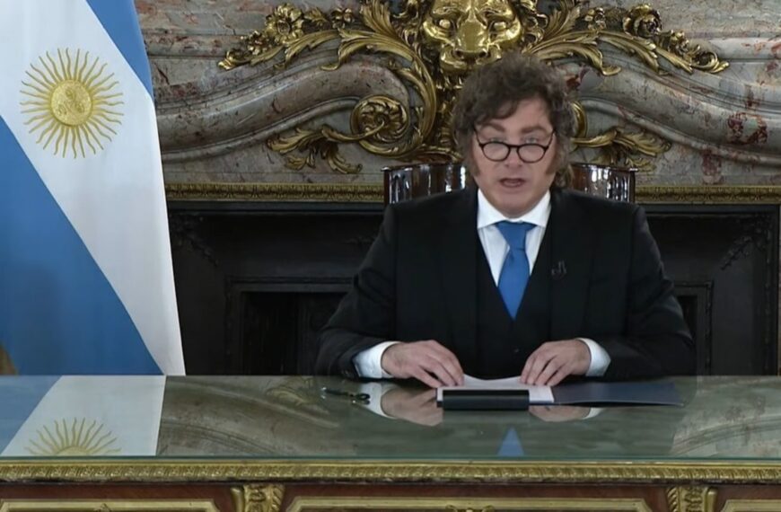 Malvinas: Milei apuesta a Trump pero sigue la estrategia kirchnerista con una ley de Cristina | FM Avenida