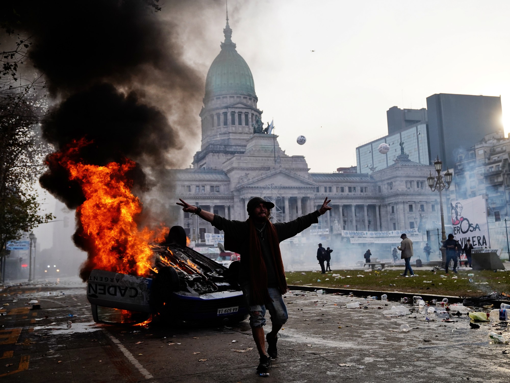 Mandan a juicio oral a 9 detenidos por los graves incidentes en el Congreso durante la aprobación de la ley Bases | FM Avenida