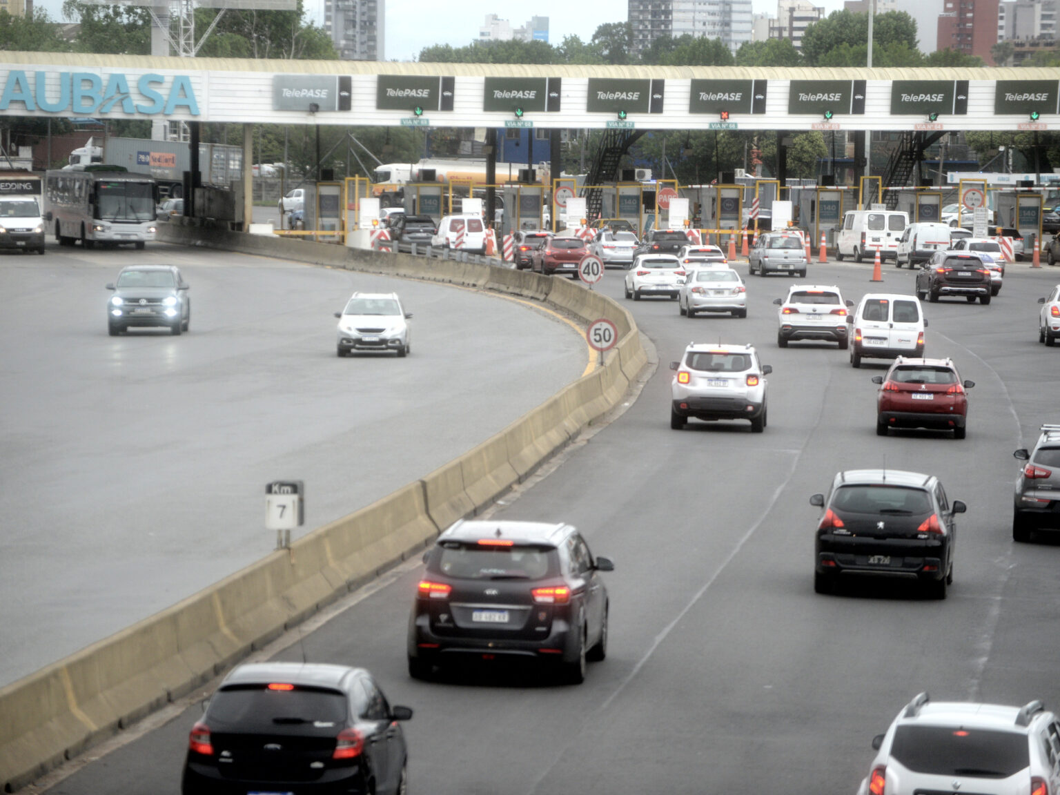 Más de $1 millón al mes: el costo de ir en auto a trabajar a la Ciudad desde el GBA | FM Avenida