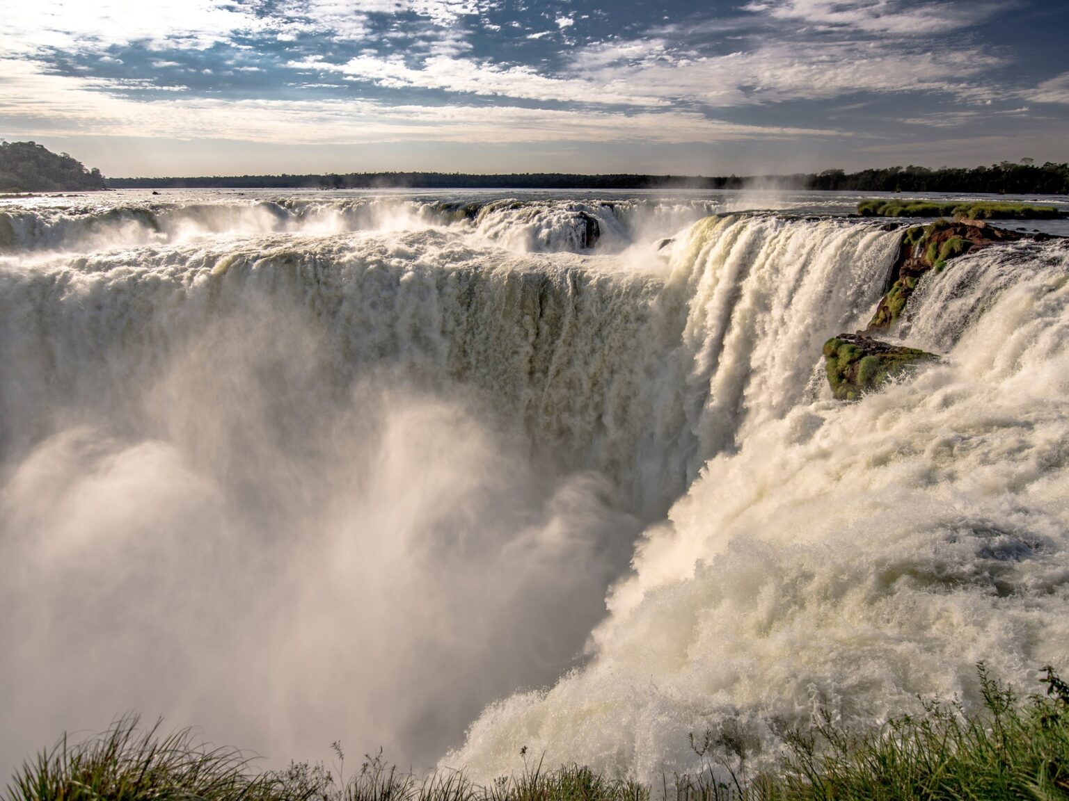 Medida inédita por los efectos de El Niño en Misiones: cierran otra vez la Garganta del Diablo ante el riesgo de una crecida del río Iguazú | FM Avenida