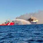 Misterioso incendio de un ferry frente a la paradisíaca isla de Mykonos: evacuaron a las 29 personas que iban a bordo e investigan las causas | FM Avenida