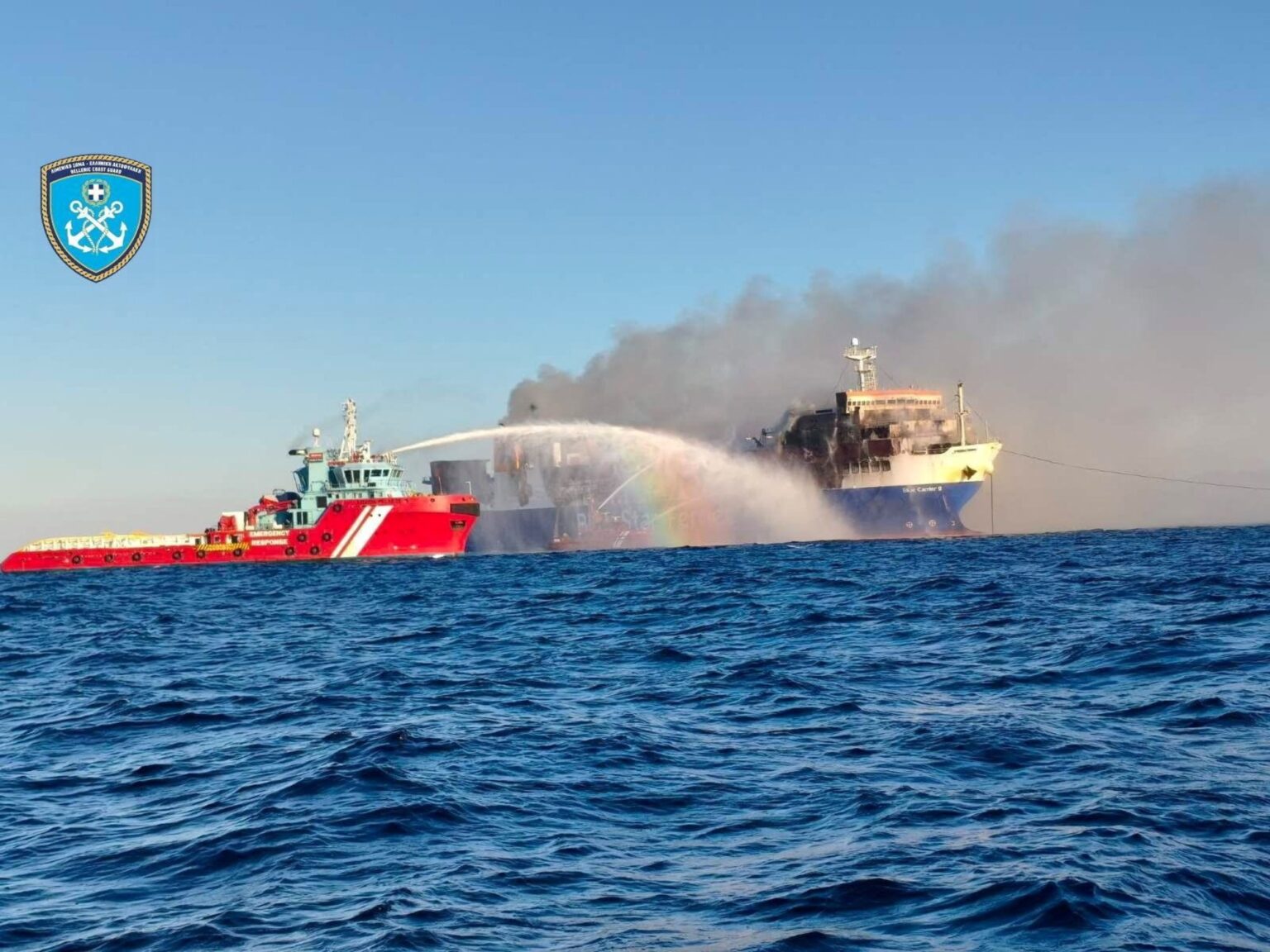 Misterioso incendio de un ferry frente a la paradisíaca isla de Mykonos: evacuaron a las 29 personas que iban a bordo e investigan las causas | FM Avenida