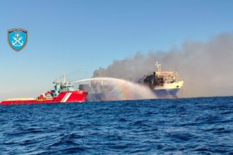 Misterioso incendio de un ferry frente a la paradisíaca isla de Mykonos: evacuaron a las 29 personas que iban a bordo e investigan las causas | FM Avenida