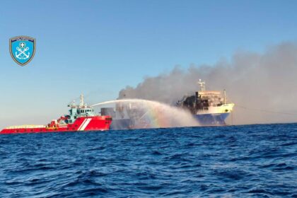 Misterioso incendio de un ferry frente a la paradisíaca isla de Mykonos: evacuaron a las 29 personas que iban a bordo e investigan las causas | FM Avenida