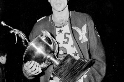 Murió Bob Pettit, el primer MVP de la NBA: el recuerdo de la legendaria noche en la que anotó 50 puntos y ganó su único título | FM Avenida