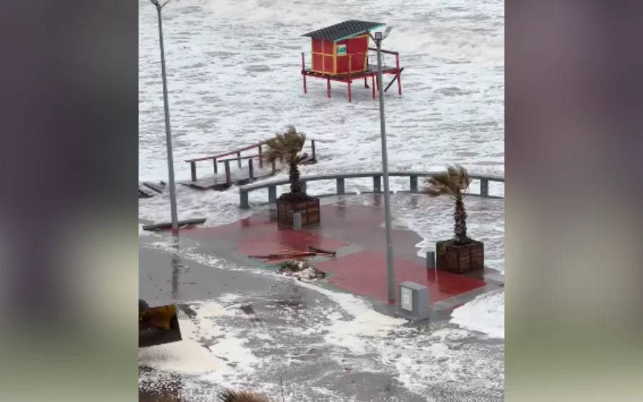Otra vez Monte Hermoso afectado por los intensos vientos: crecida por el fuerte oleaje y actividades suspendidas | FM Avenida