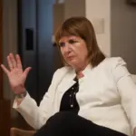 Patricia Bullrich volvió a mostrarse crítica con el rumbo económico de Milei y pidió bajar impuestos "para todos" | FM Avenida