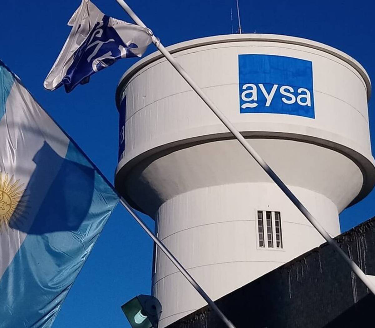 Pese a la cautelar, avanza la privatización de AYSA: Se presentaron dos oferentes para quedarse con la empresa de agua y saneamiento | FM Avenida