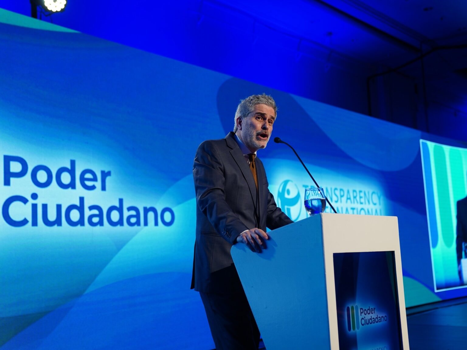 Poder Ciudadano cuestionó al Gobierno por "ampliar la impunidad" y alertó por el retroceso del país en la corrupción | FM Avenida