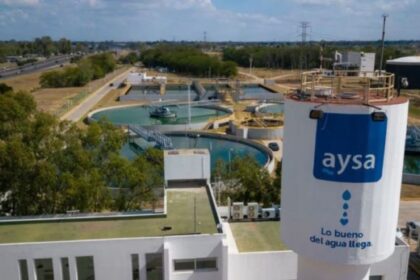 Privatización de AySA: dos consorcios encabezados por grupos nacionales fueron los únicos oferentes | FM Avenida