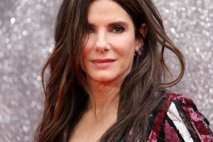 Sandra Bullock, actriz de 62 años, sobre su dieta alta en proteínas: "Desayuno yogur griego y almuerzo una buena ensalada de pollo desmenuzado" | FM Avenida