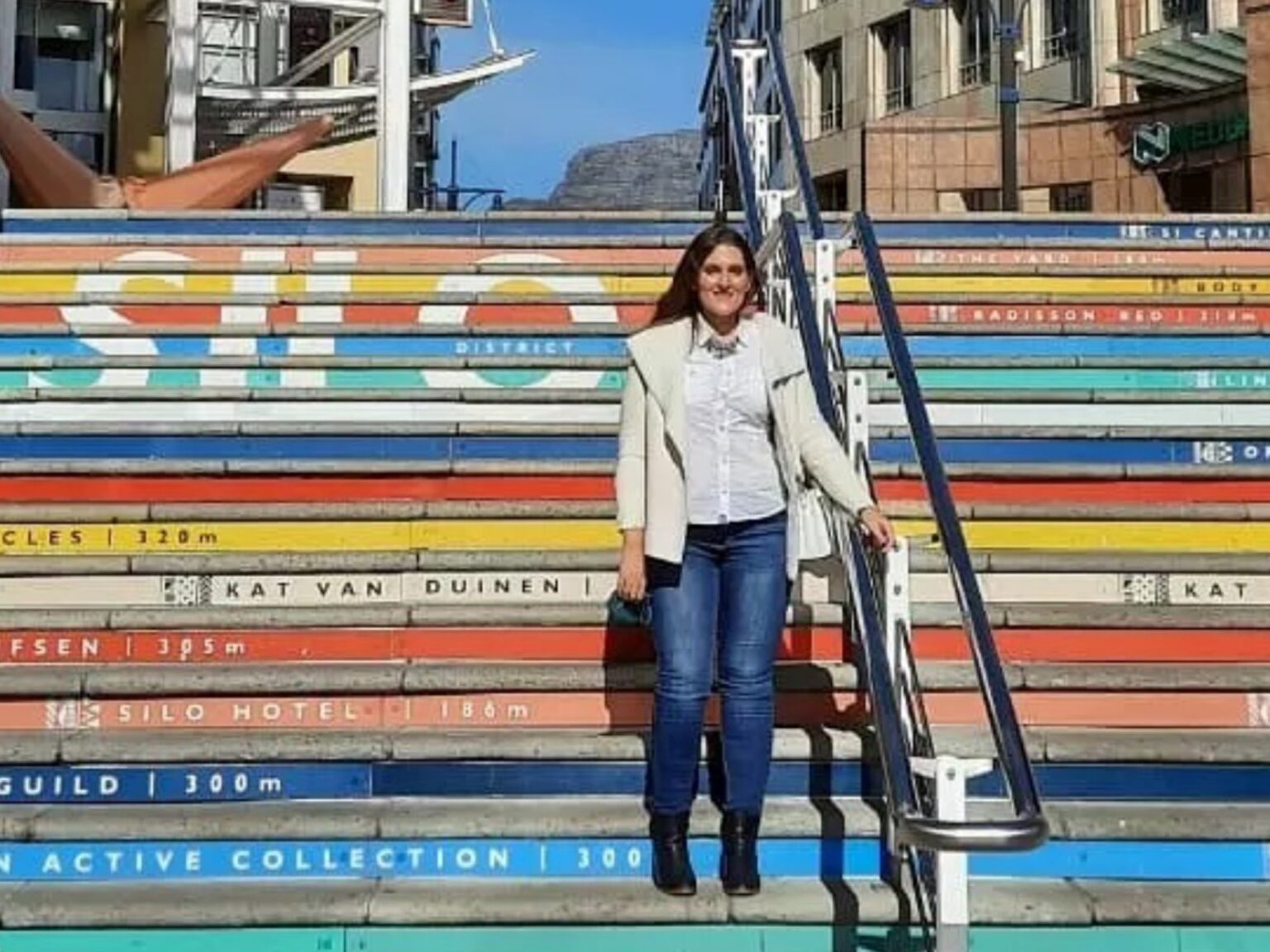 Se fue a Sudáfrica, consiguió trabajo en 30 días y quedó sorprendida: “El sueldo alcanza y te olvidás de la inseguridad” | FM Avenida