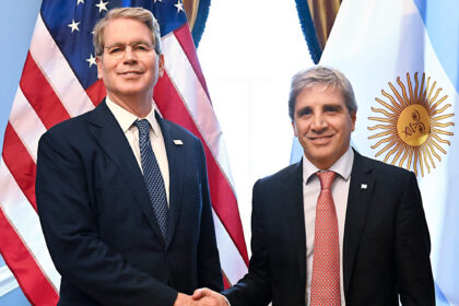 Tras un nuevo apoyo de Estados Unidos, el riesgo país volvió a perforar el piso de los 500 puntos | FM Avenida