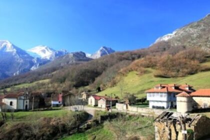 Venden por Internet un pueblo entero: 14 casas, 770 hectáreas y hasta una iglesia abandonada | FM Avenida
