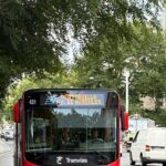 Verónica, con 25 años, es una de las pocas mujeres que conducen autobuses: "Me gusta sonreír, sobre todo en esta época en que falta empatía" | FM Avenida