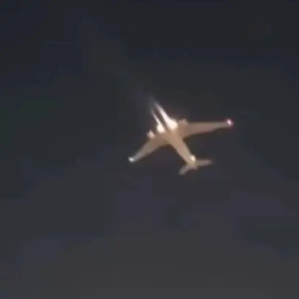 Video: Así sintieron los vecinos las explosiones del motor del avión que aterrizó en Ezeiza de emergencia | FM Avenida
