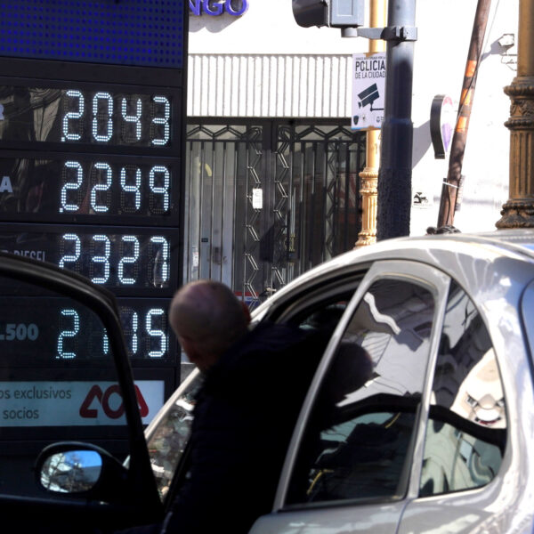 YPF también aumenta la nafta y el gasoil: 1% desde esta noche | FM Avenida