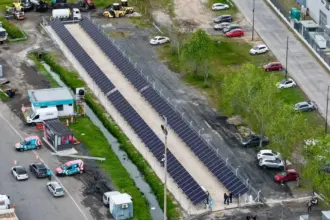 AUBASA inauguró un parque solar en Hudson: abastecerá el peaje y el centro de operaciones | FM Avenida