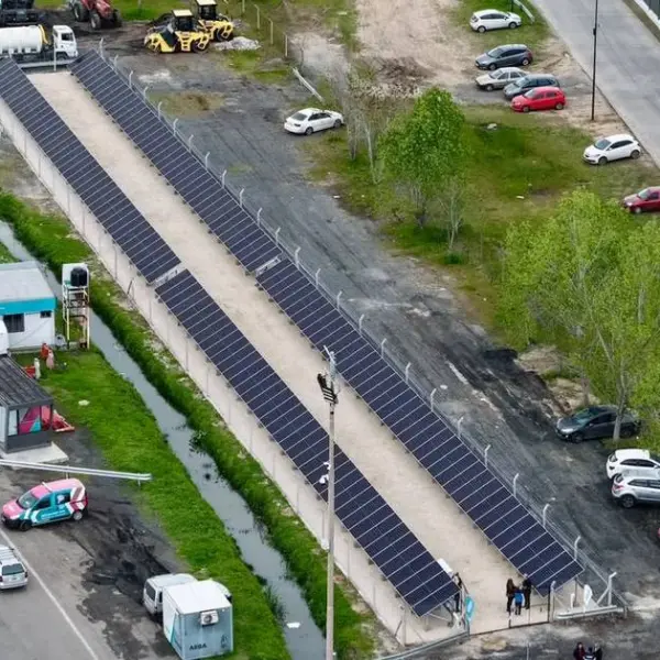 AUBASA inauguró un parque solar en Hudson: abastecerá el peaje y el centro de operaciones | FM Avenida