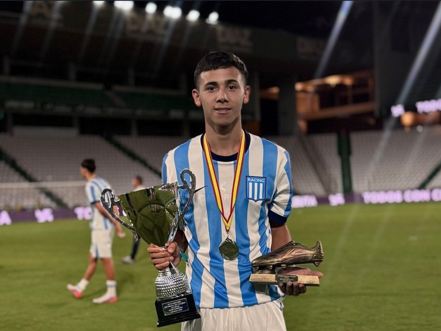 Aprendió a definir con Maradona y quebró un récord de Lautaro Martínez: la joya que ilusiona a Racing a pesar de la crisis futbolística | FM Avenida