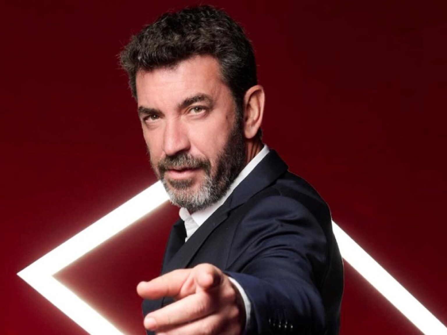 Arturo Valls, 51 años: "Estoy notando la crisis de los 50. He empezado a mirar atrás, a lo que he hecho y he sido. Ahora mi idea es elegir cosas muy puntuales, pequeñas y me veo bajando muchísimo el ritmo" | FM Avenida