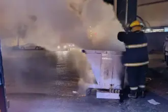 Bomberos sofocó un incendio en un contenedor de residuos en el Fonavi | FM Avenida