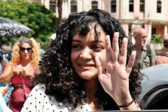 Condenaron a una influencer crítica del gobierno de Cuba por difundir imágenes de un agente de seguridad | FM Avenida