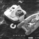Cuatro personas sobrevivieron al hundimiento de un yate tras ser embestido por cachalotes en el Pacífico | FM Avenida