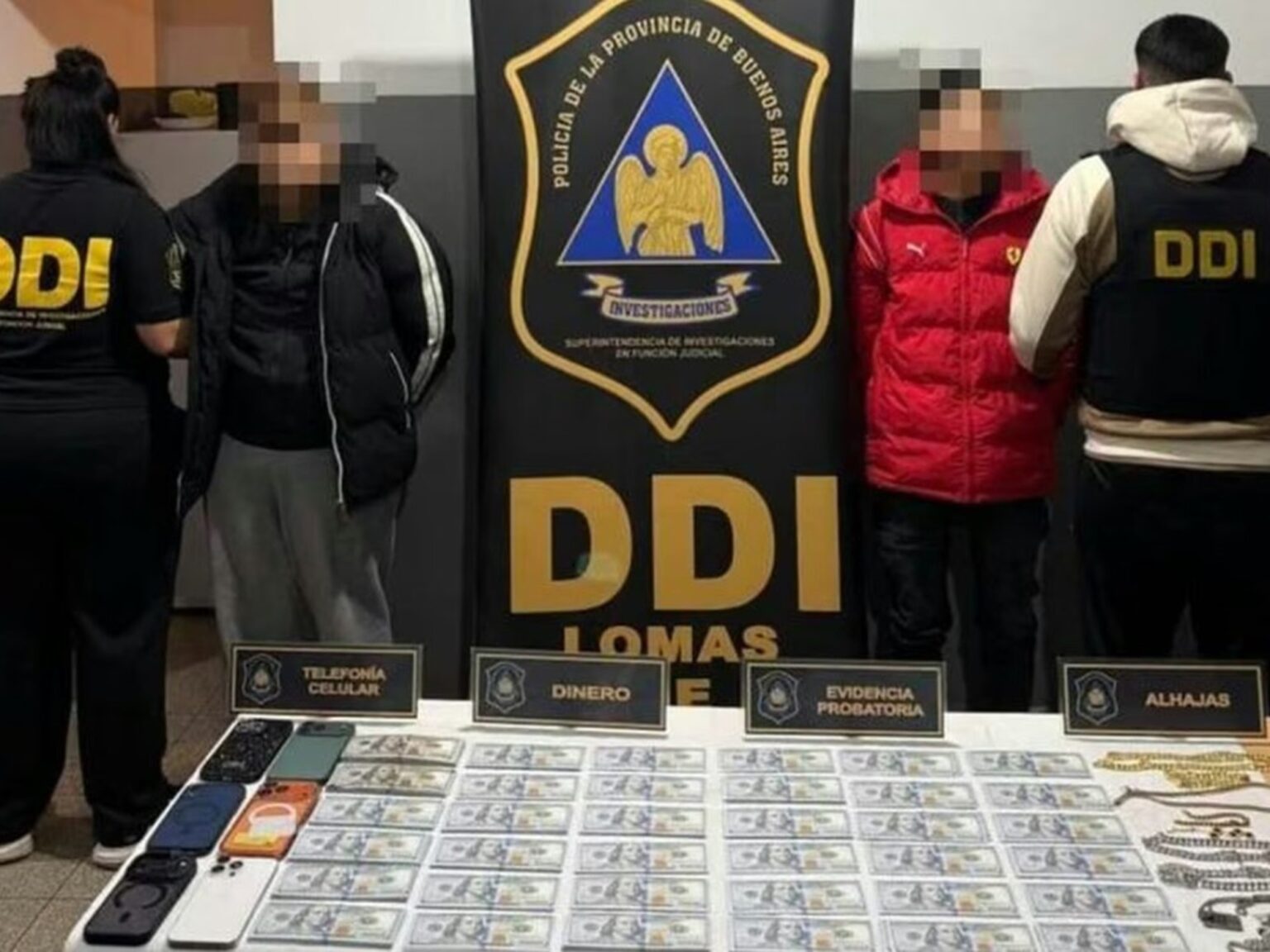 Detuvieron a una viuda negra: la acusan de drogar a un hombre en un bar, llevarlo a su casa y robarle 55 mil dólares | FM Avenida