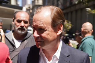 Echan a una funcionaria judicial por filtrar datos confidenciales a los presuntos testaferros de un ex gobernador del PJ | FM Avenida