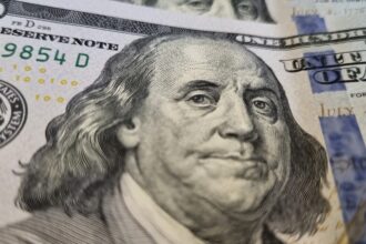 El dólar baja, pero el riesgo país vuelve a subir: por qué el mercado se mueve a dos velocidades | FM Avenida