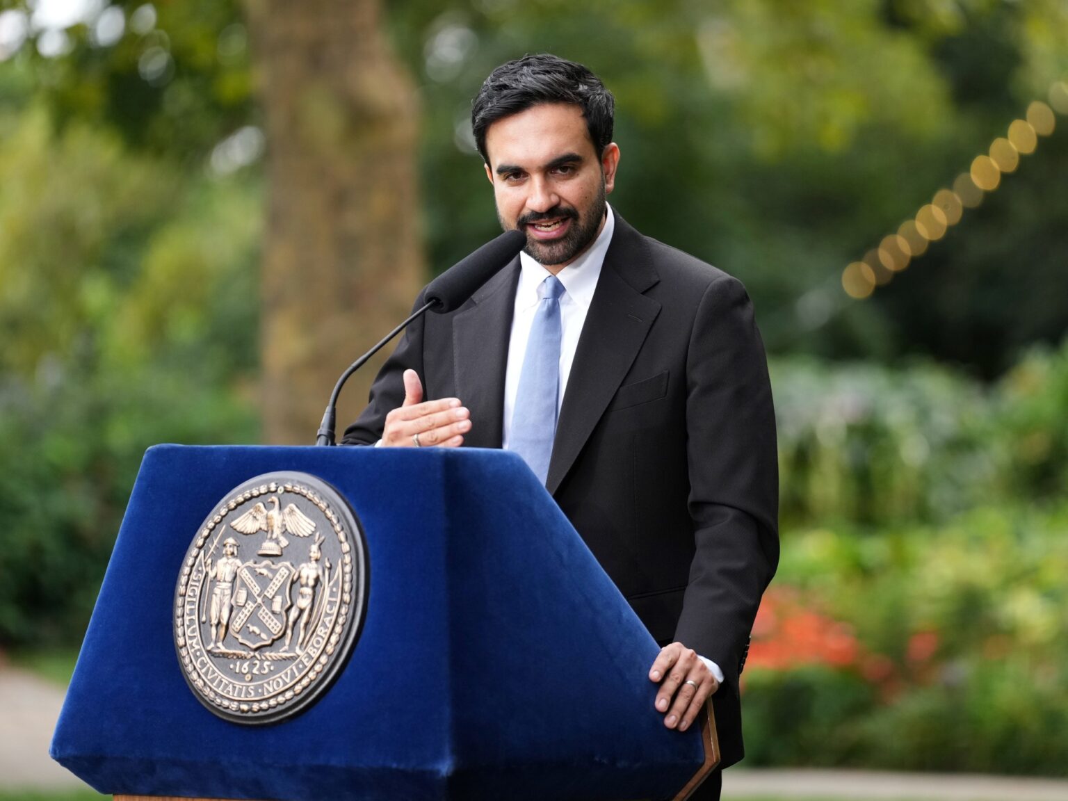 Es oficial | Mamdani inaugura en Nueva York el primer carril exclusivo para autobuses en una de las avenidas más transitadas del Bronx | FM Avenida