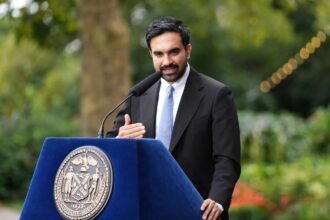 Es oficial | Mamdani inaugura en Nueva York el primer carril exclusivo para autobuses en una de las avenidas más transitadas del Bronx | FM Avenida