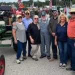 Ganaderos de Michigan cruzaron con 1.163 tractores antiguos, restaurados por sus dueños, un puente de 5 millas: un productor de 91 años encabezó un convoy familiar de seis tractores en su Oliver de 1952 y otro llevó 11 tractores desde Ohio | FM Avenida
