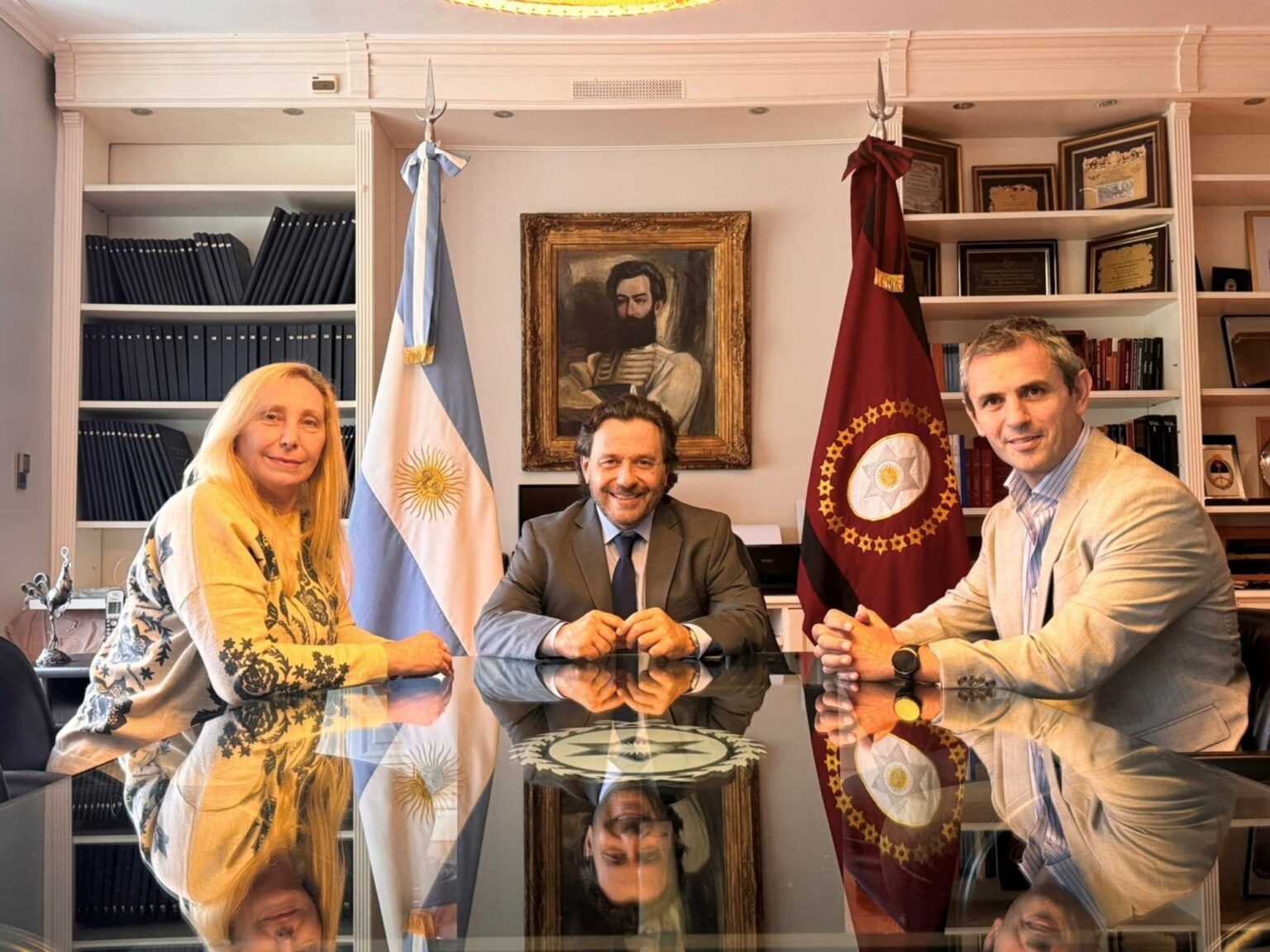 Guiños en París y rosca en la Puna: Karina Milei y Santilli profundizan su alianza con dos gobernadores | FM Avenida