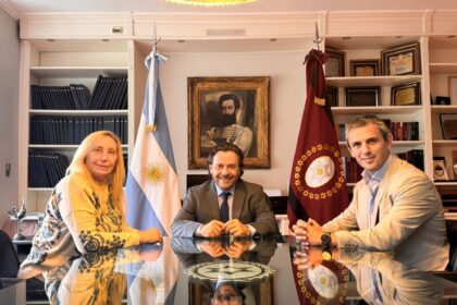 Guiños en París y rosca en la Puna: Karina Milei y Santilli profundizan su alianza con dos gobernadores | FM Avenida