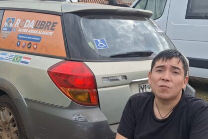 Javier Arias, 36 años, lleva más de 10 años en silla de ruedas y ahora recorre Sudamérica solo: "Esta silla me limita a muchas cosas, pero me entrega una libertad gigante" | FM Avenida