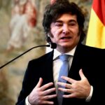 Javier Milei y sus medidas, EN VIVO: mientras el Presidente llega a Madrid, se reúne la mesa política | FM Avenida