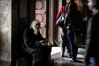 La fabulosa historia del mendigo que donó 5 millones de dólares a la Iglesia | FM Avenida