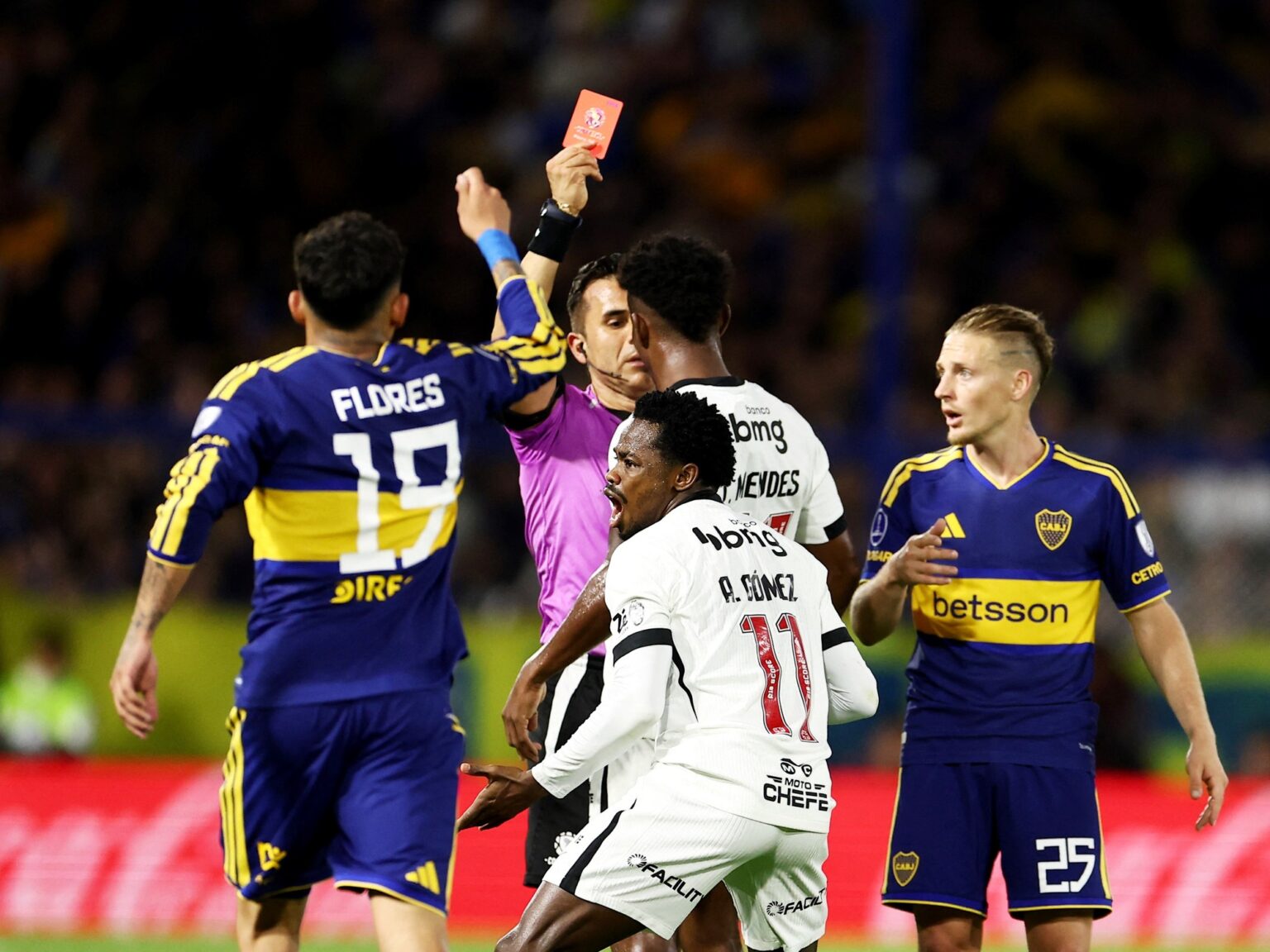 La insólita expulsión en Vasco da Gama: Piero Maza sacó dos amarillas en cinco segundos y dejó con uno de más a Boca en la Copa Sudamericana | FM Avenida