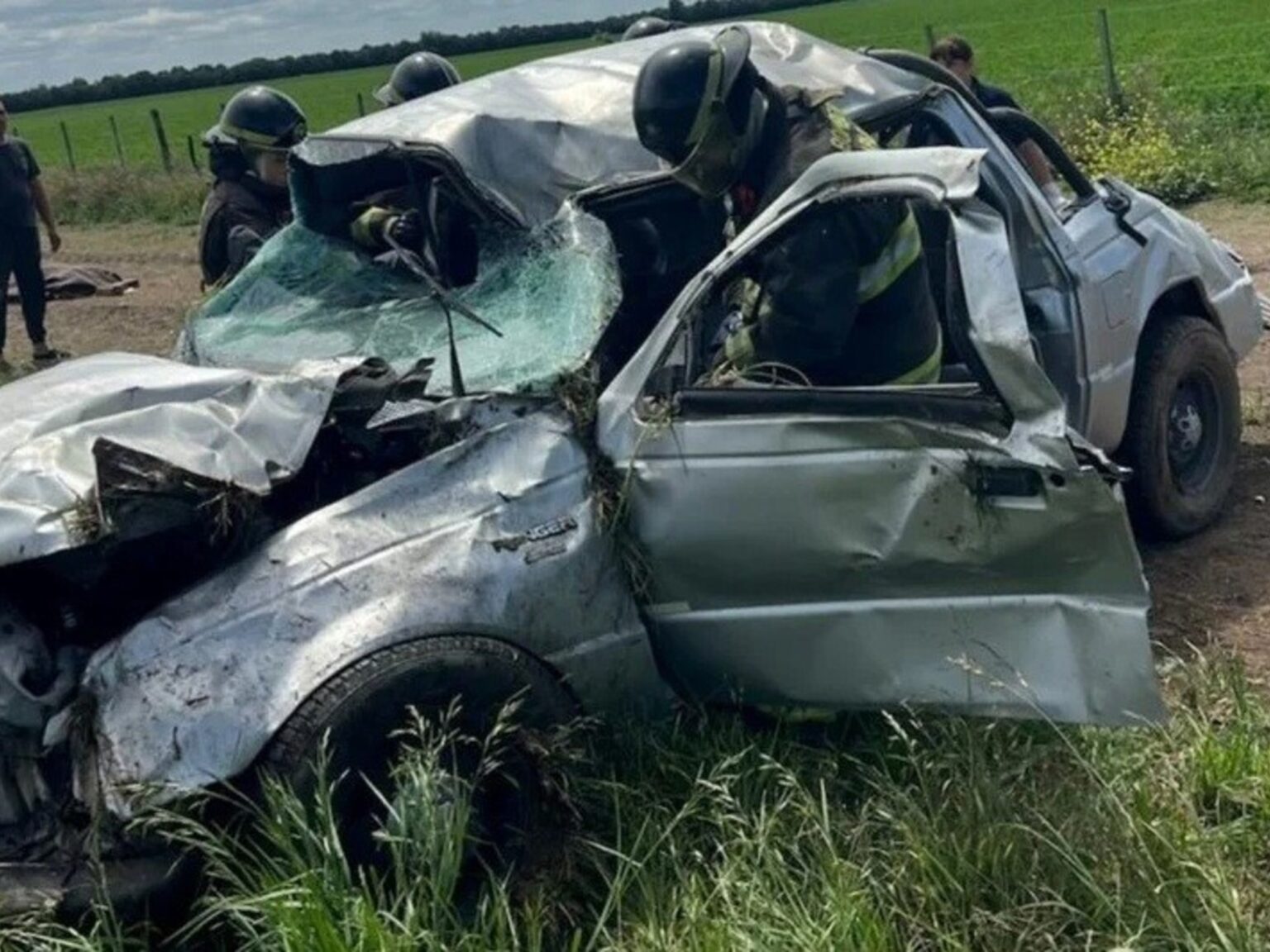 La llamada "ruta de la muerte" sumó dos nuevas víctimas fatales y dos heridos de gravedad, tras el vuelco de una camioneta | FM Avenida