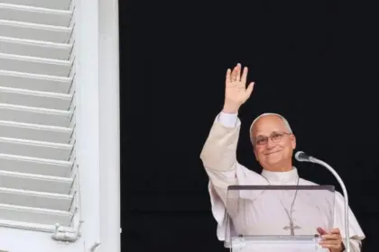 León XIV reapareció para el ángelus: agradeció a las personas que rezaron por su recuperación y dijo que retomará las actividades “gradualmente” | FM Avenida