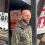 Lo echaron de una hamburguesería en Tres de Febrero, escrachó el local y denunció amenazas | FM Avenida
